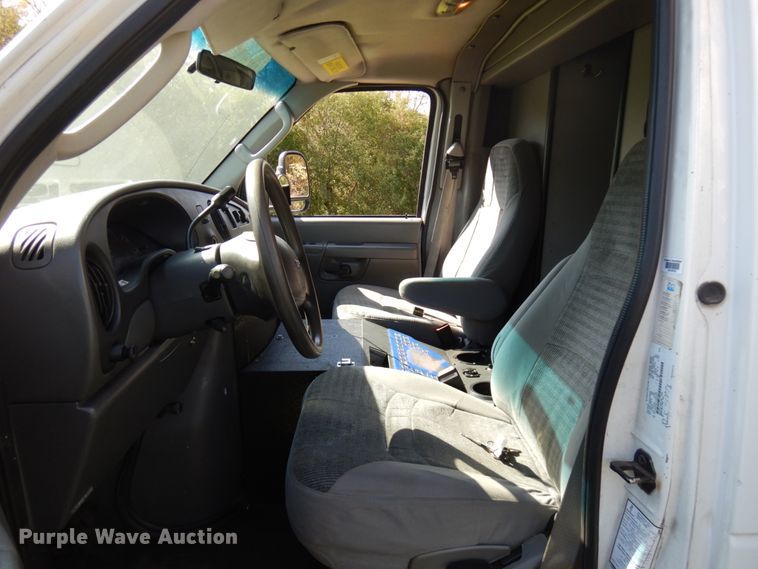 image for item JQ9272 2003 Ford E450  ambulance