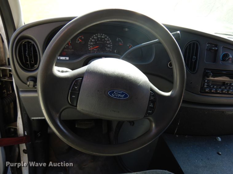 image for item JQ9272 2003 Ford E450  ambulance