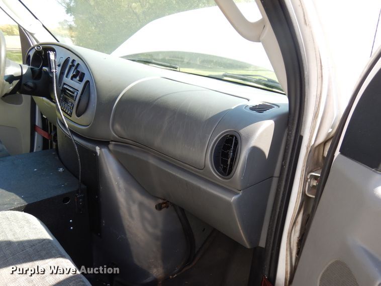 image for item JQ9272 2003 Ford E450  ambulance