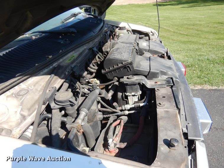 image for item JQ9272 2003 Ford E450  ambulance