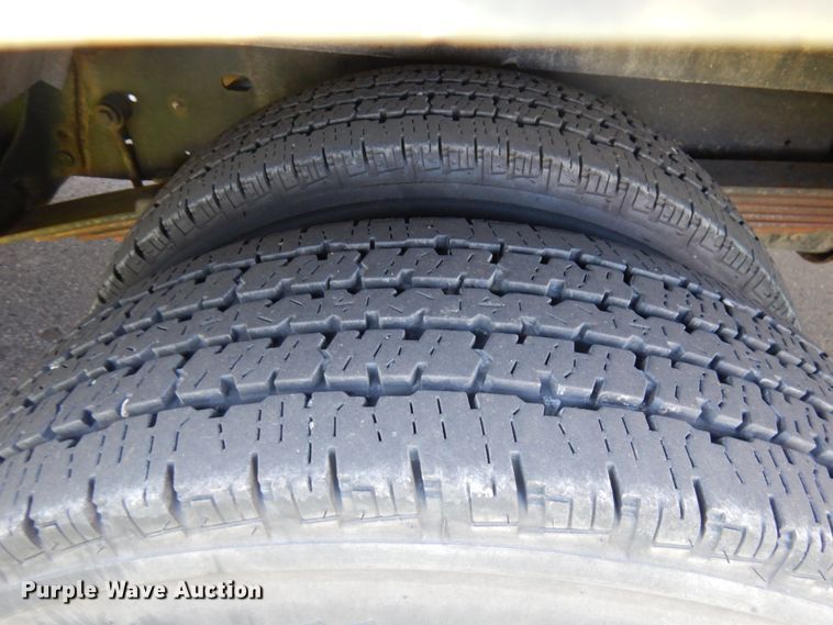 image for item JQ9272 2003 Ford E450  ambulance