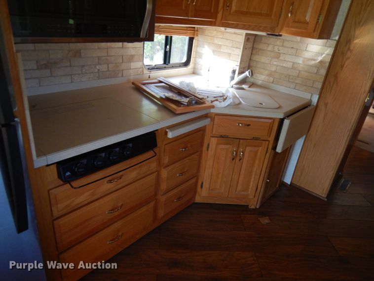 image for item JQ9275 2002 Newmar Dutch Star  RV