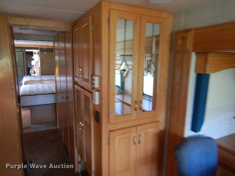 image for item JQ9275 2002 Newmar Dutch Star  RV