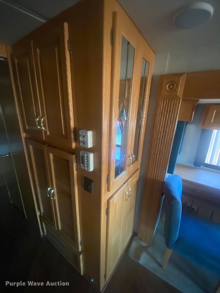 image for item JQ9275 2002 Newmar Dutch Star  RV