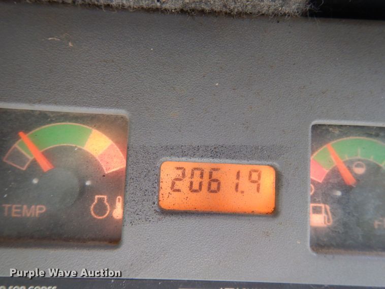 image for item JQ9277 2005 Bobcat S220  skid steer loader