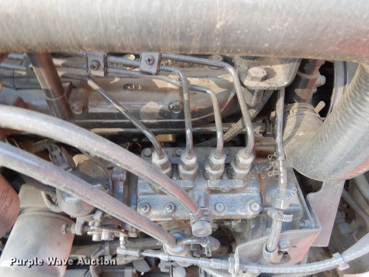 image for item JQ9277 2005 Bobcat S220  skid steer loader