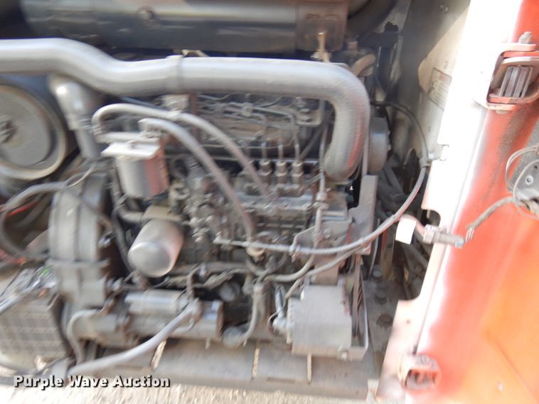 image for item JQ9277 2005 Bobcat S220  skid steer loader