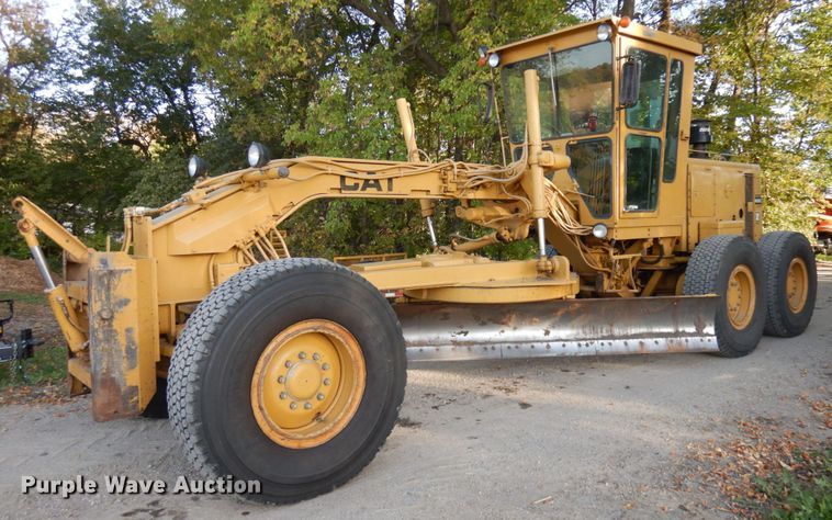 image for item JQ9279 1983 Caterpillar 140G  motor grader
