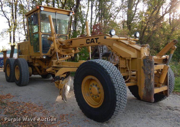 image for item JQ9279 1983 Caterpillar 140G  motor grader