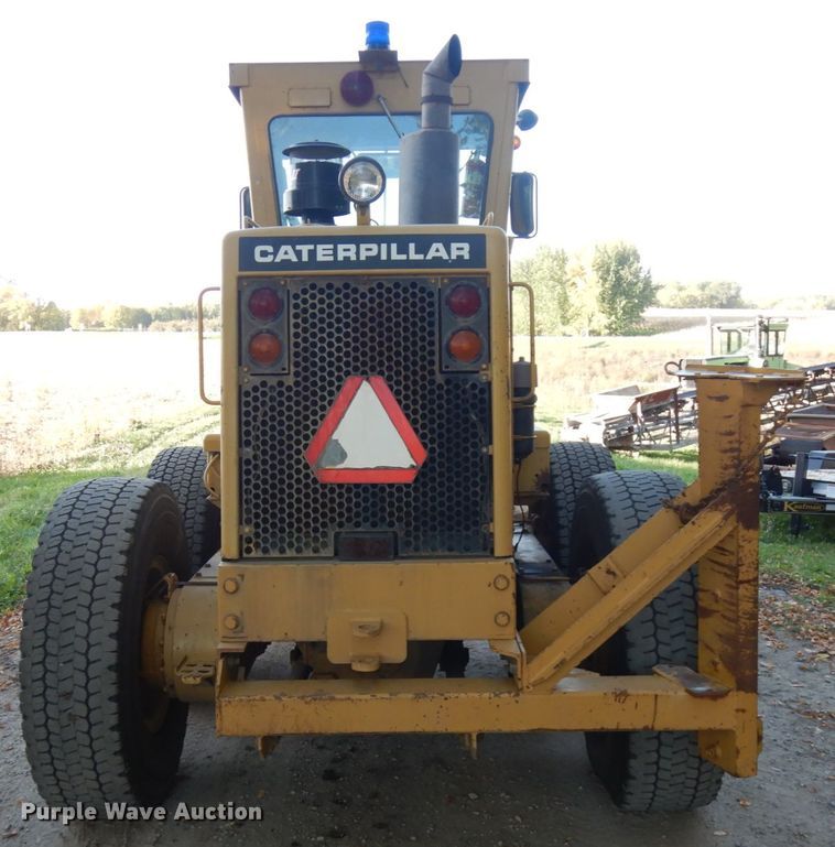 image for item JQ9279 1983 Caterpillar 140G  motor grader