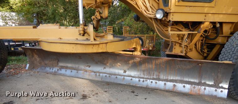 image for item JQ9279 1983 Caterpillar 140G  motor grader