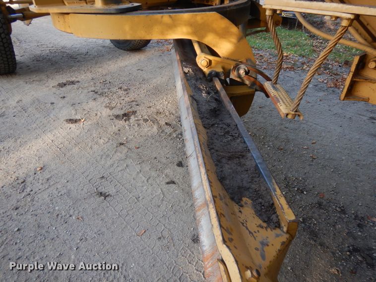 image for item JQ9279 1983 Caterpillar 140G  motor grader