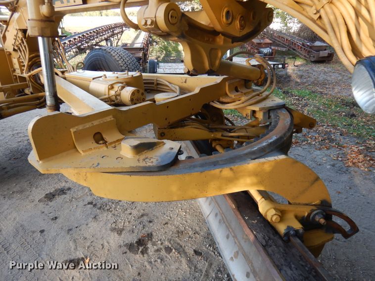 image for item JQ9279 1983 Caterpillar 140G  motor grader