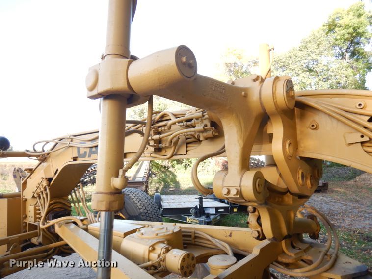 image for item JQ9279 1983 Caterpillar 140G  motor grader