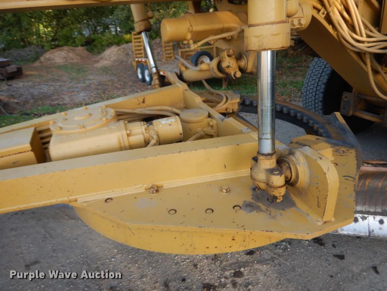 image for item JQ9279 1983 Caterpillar 140G  motor grader