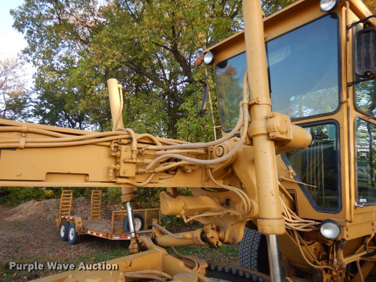 image for item JQ9279 1983 Caterpillar 140G  motor grader