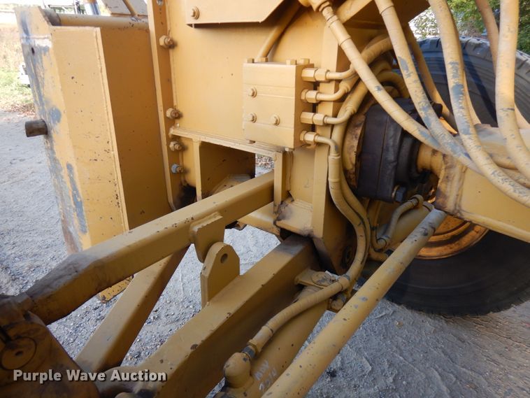 image for item JQ9279 1983 Caterpillar 140G  motor grader