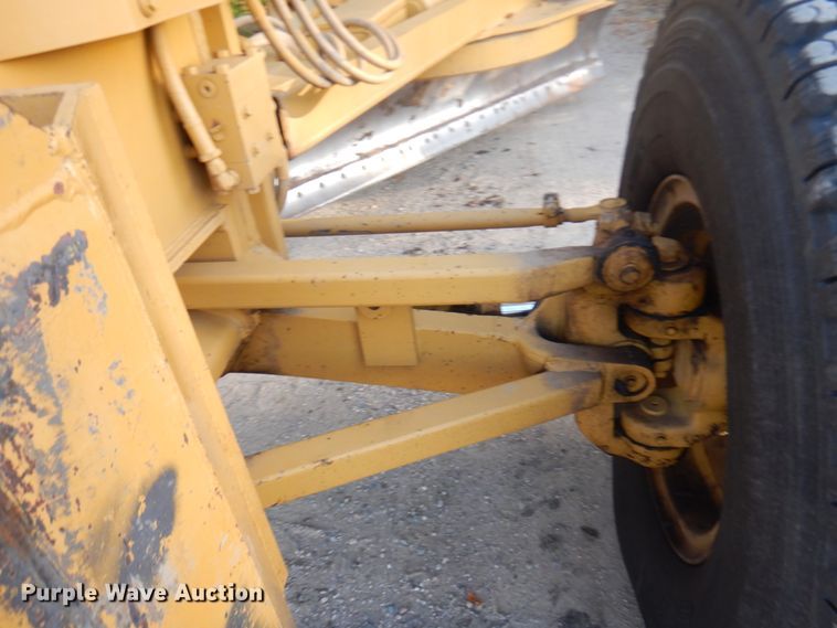 image for item JQ9279 1983 Caterpillar 140G  motor grader