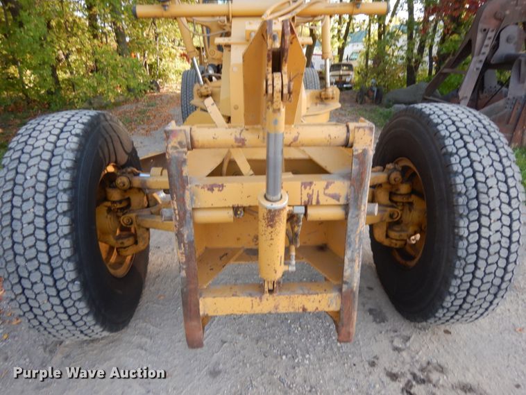 image for item JQ9279 1983 Caterpillar 140G  motor grader