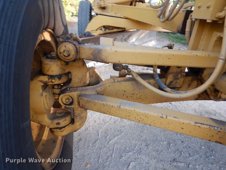 image for item JQ9279 1983 Caterpillar 140G  motor grader