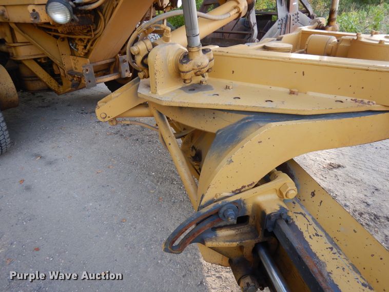 image for item JQ9279 1983 Caterpillar 140G  motor grader