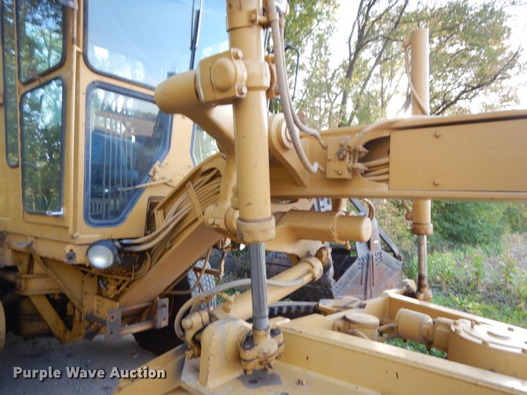 image for item JQ9279 1983 Caterpillar 140G  motor grader