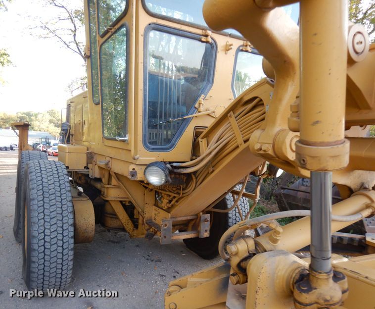 image for item JQ9279 1983 Caterpillar 140G  motor grader