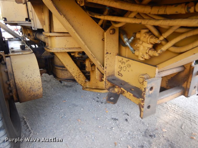 image for item JQ9279 1983 Caterpillar 140G  motor grader