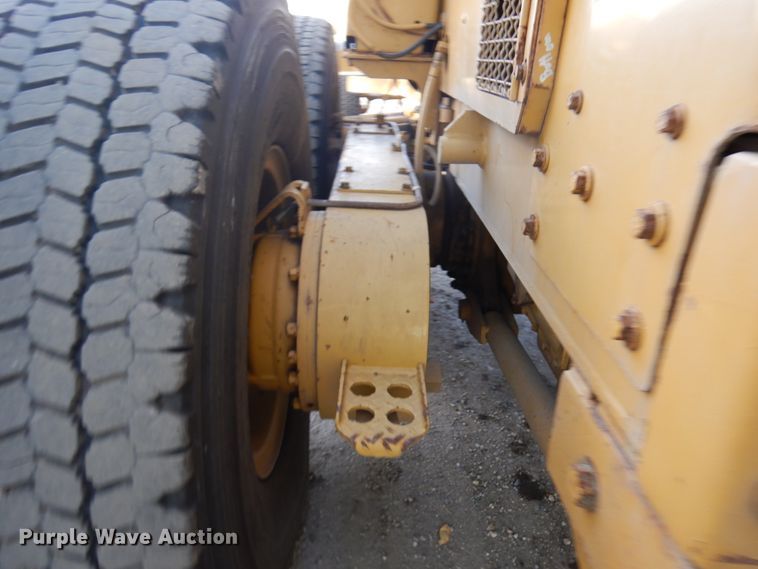 image for item JQ9279 1983 Caterpillar 140G  motor grader