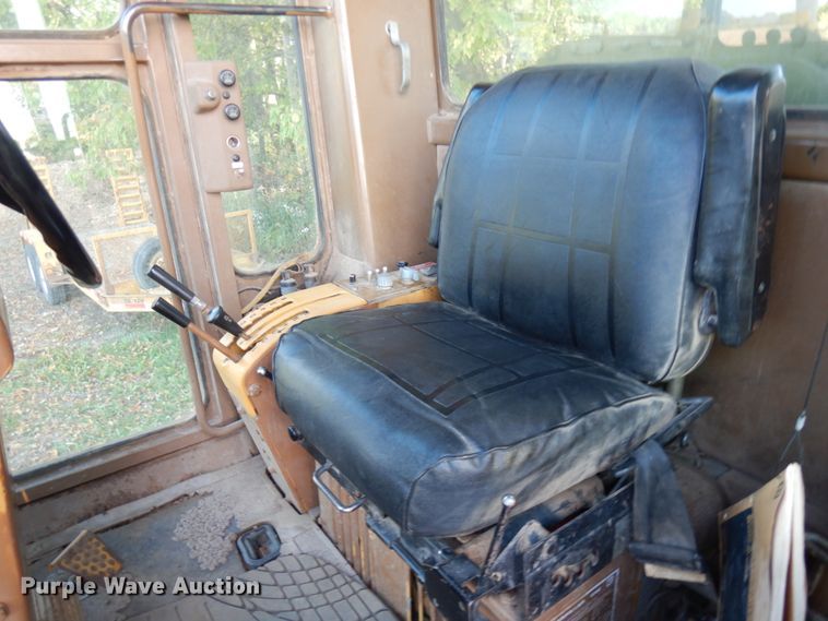 image for item JQ9279 1983 Caterpillar 140G  motor grader