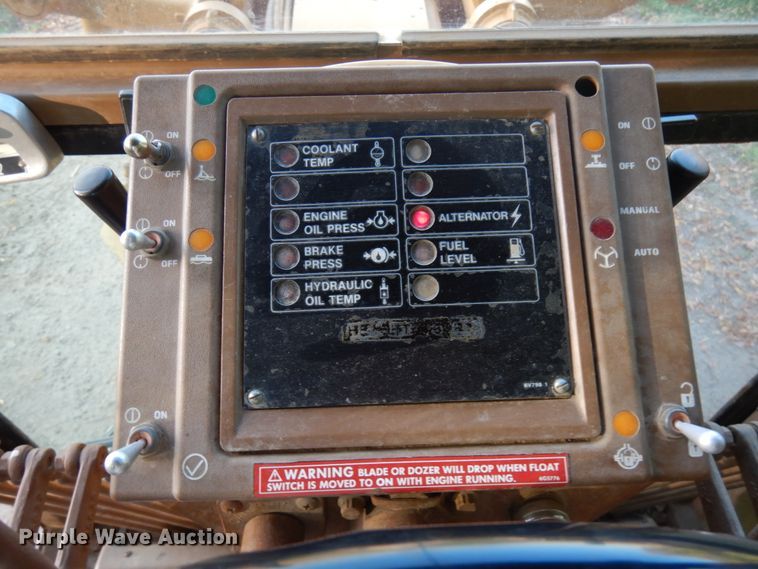 image for item JQ9279 1983 Caterpillar 140G  motor grader