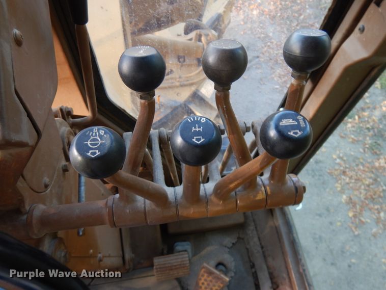 image for item JQ9279 1983 Caterpillar 140G  motor grader