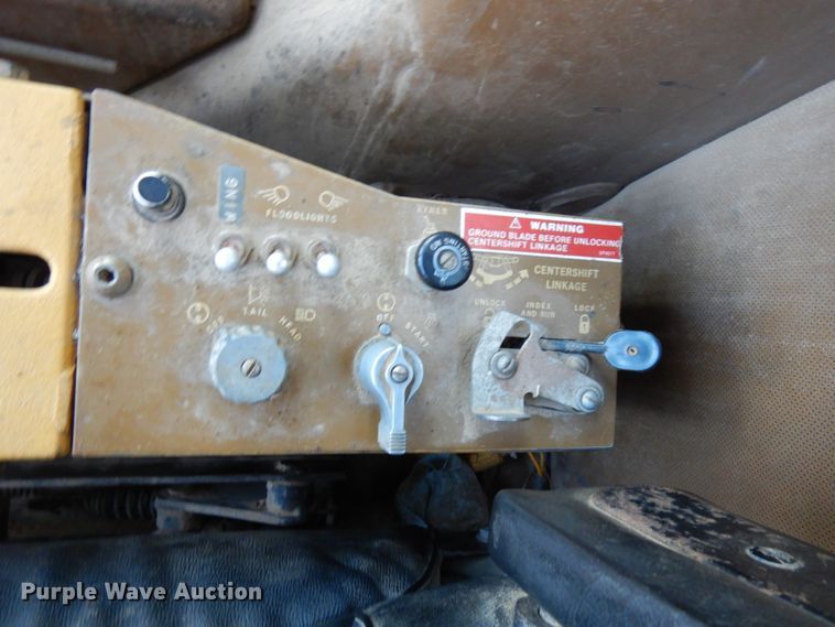 image for item JQ9279 1983 Caterpillar 140G  motor grader