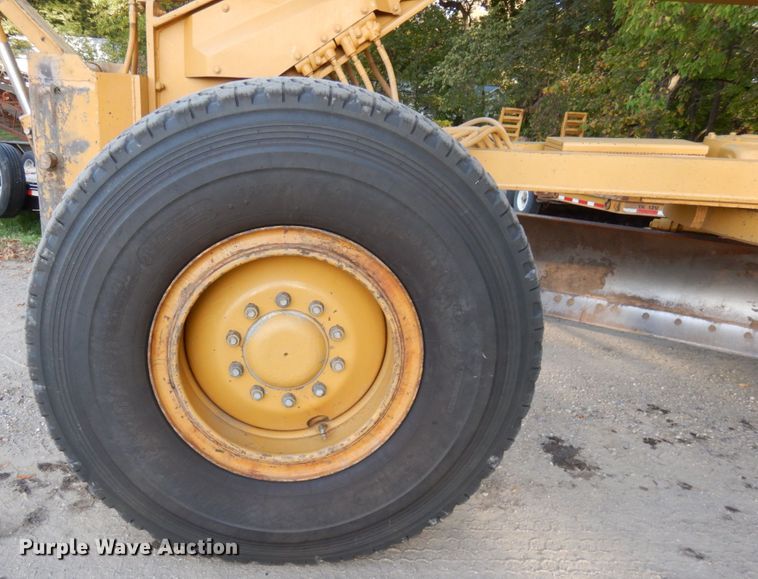 image for item JQ9279 1983 Caterpillar 140G  motor grader