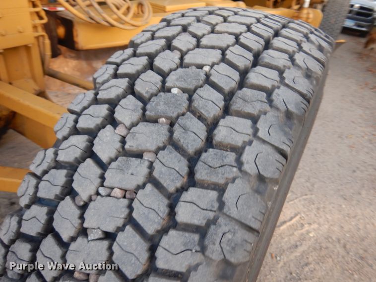 image for item JQ9279 1983 Caterpillar 140G  motor grader