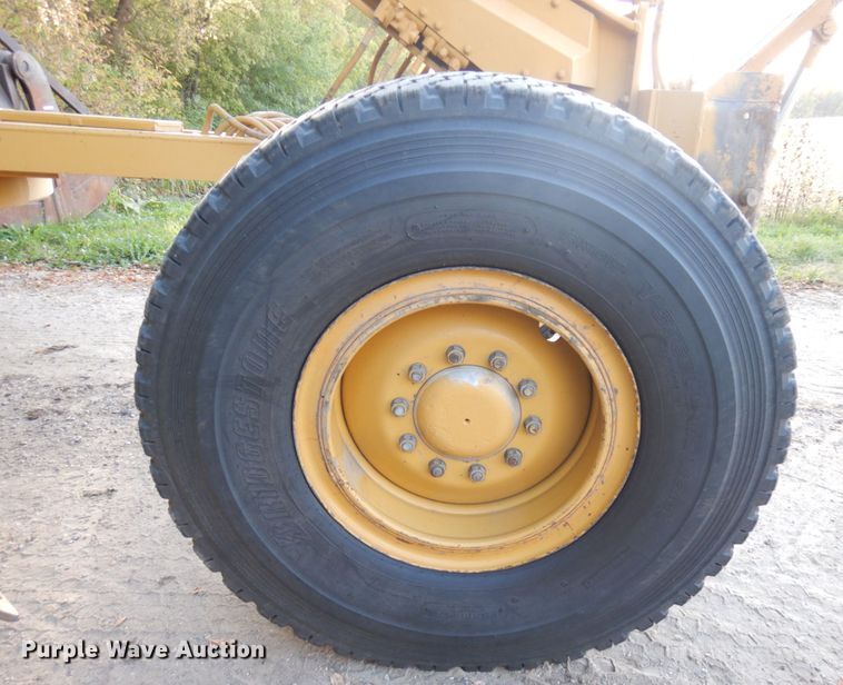 image for item JQ9279 1983 Caterpillar 140G  motor grader