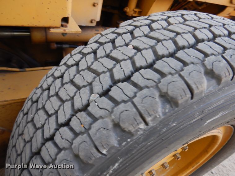 image for item JQ9279 1983 Caterpillar 140G  motor grader