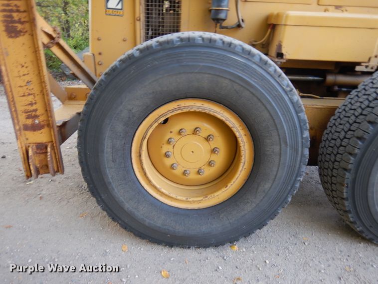 image for item JQ9279 1983 Caterpillar 140G  motor grader