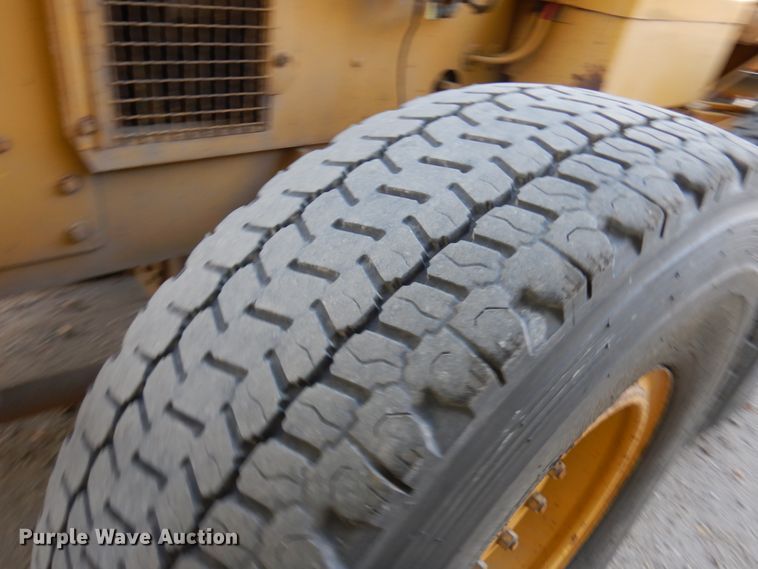 image for item JQ9279 1983 Caterpillar 140G  motor grader