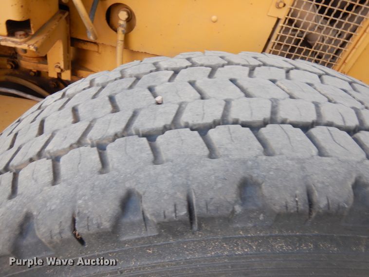 image for item JQ9279 1983 Caterpillar 140G  motor grader