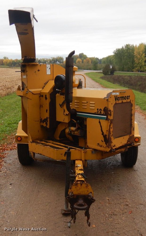 image for item JQ9324 1997 Vermeer 1250BC  wood chipper