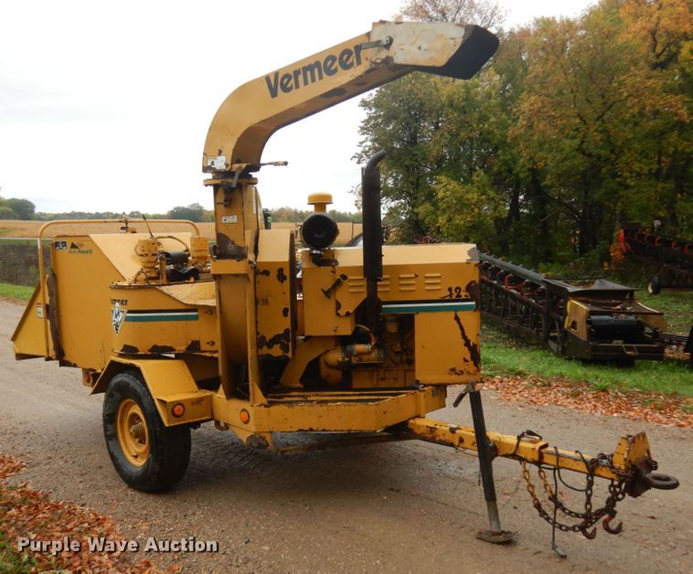 image for item JQ9324 1997 Vermeer 1250BC  wood chipper