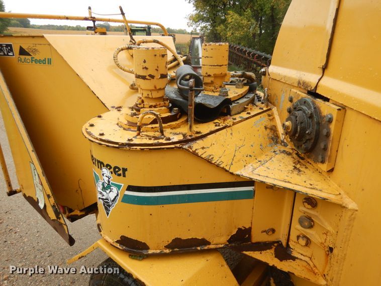 image for item JQ9324 1997 Vermeer 1250BC  wood chipper