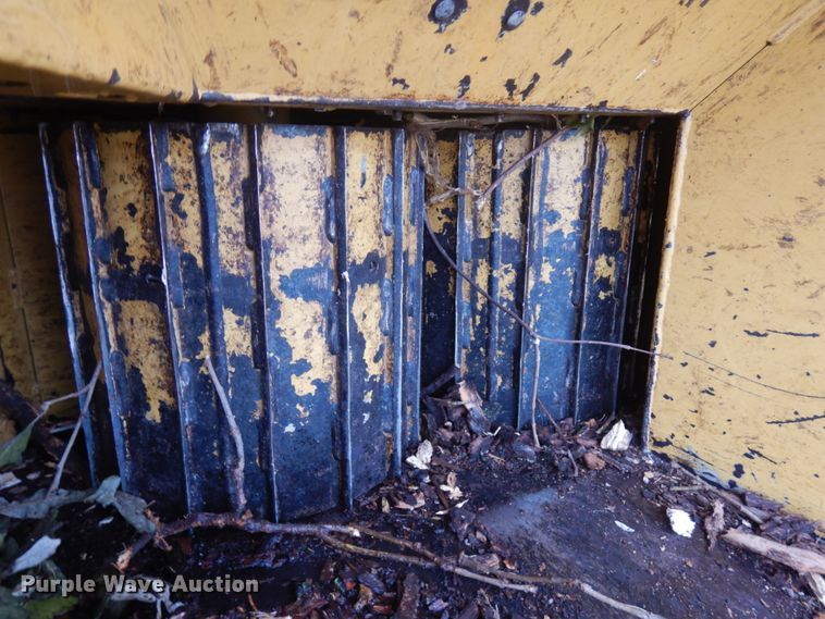 image for item JQ9324 1997 Vermeer 1250BC  wood chipper