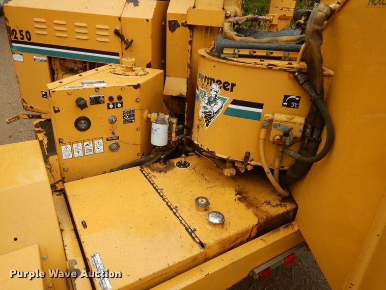 image for item JQ9324 1997 Vermeer 1250BC  wood chipper