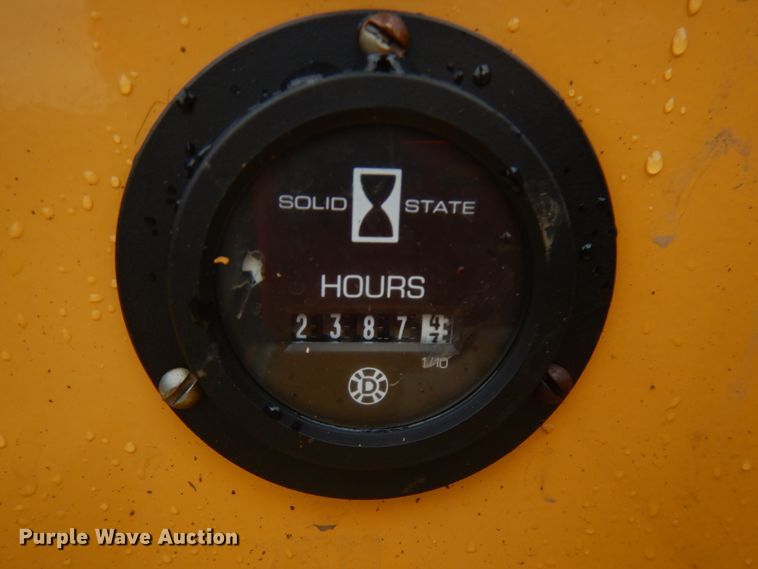 image for item JQ9324 1997 Vermeer 1250BC  wood chipper