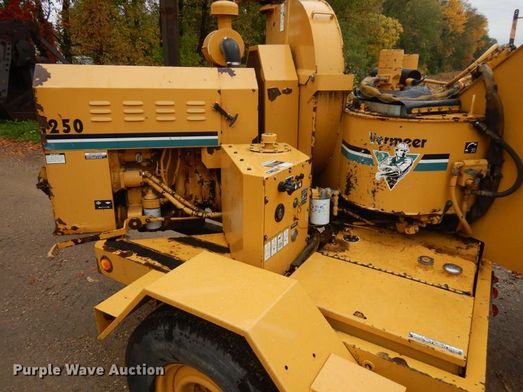 image for item JQ9324 1997 Vermeer 1250BC  wood chipper