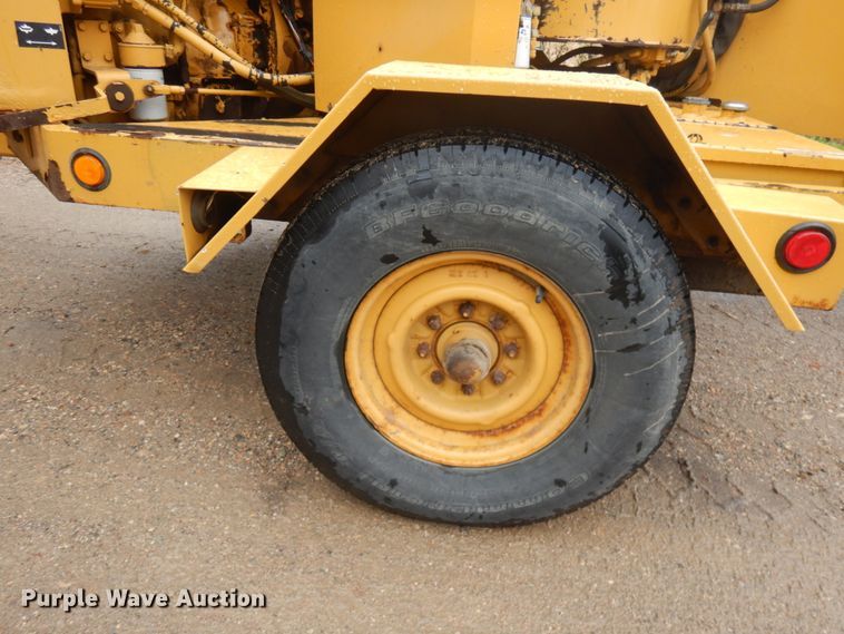 image for item JQ9324 1997 Vermeer 1250BC  wood chipper