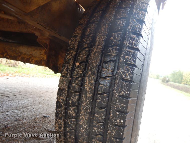 image for item JQ9324 1997 Vermeer 1250BC  wood chipper