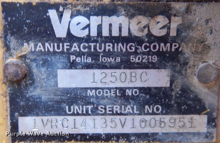 image for item JQ9324 1997 Vermeer 1250BC  wood chipper